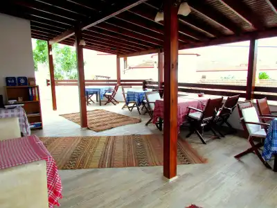 Amazon Petite Palace - 13