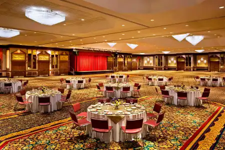Sheraton Greensboro at Four Seasons - 38