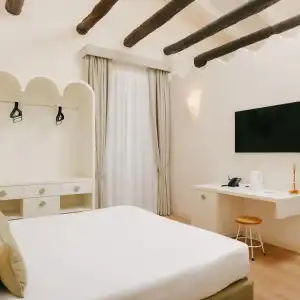 Unconventional Sorrento - 36