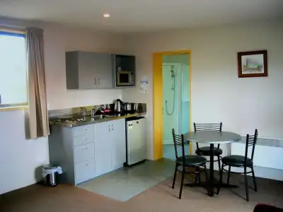 Bealey Avenue Motel - 11