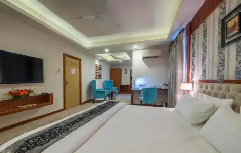 Emirates - 25