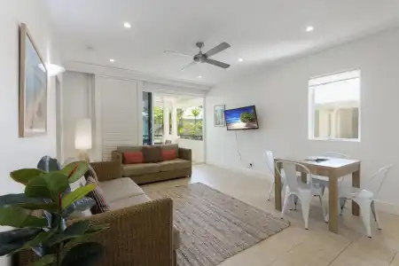 Mandalay Luxury Beachfront Apartments - 45