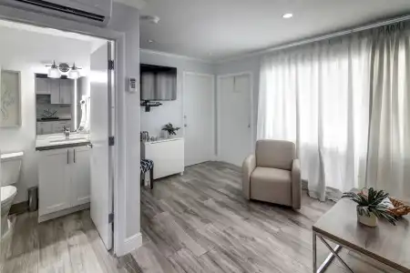 May-Dee Suites - 30