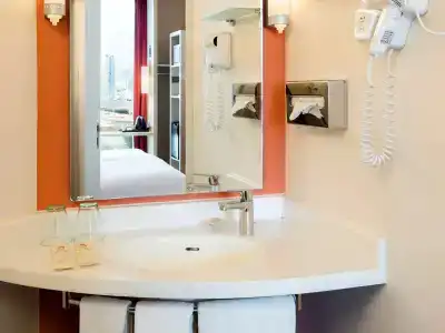 ibis Hong Kong Central and Sheung Wan - 9