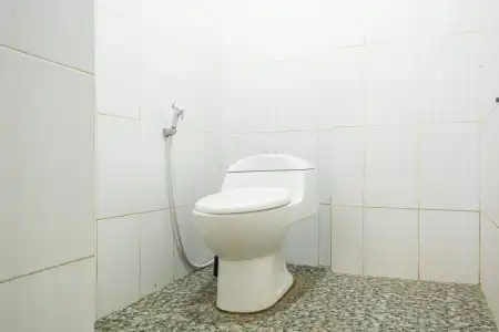 RedDoorz Hostel near Taman Puring - 22