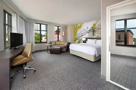 Courtyard by Marriott Richmond Downtown - 36