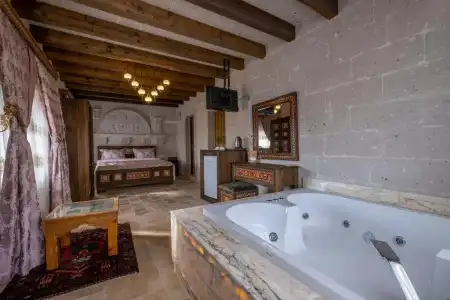Underground Cave Suites - 104