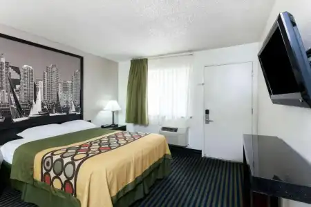Super 8 by Wyndham San Diego Circle - 27