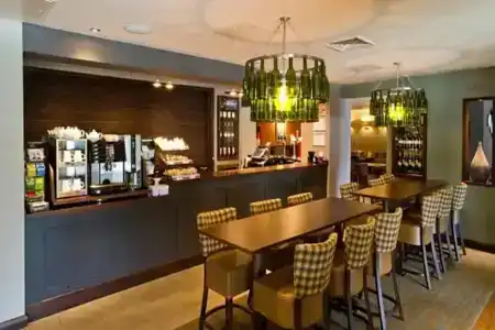 Premier Inn Glasgow Pacific Quay - 12