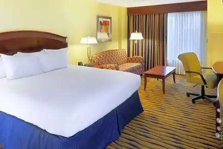 DoubleTree by Hilton Greensboro - 22
