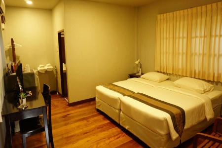 Baan Klang Aow Beach Resort - 4