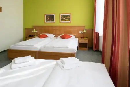 Land- und GolfAlte Fliegerschule - 30