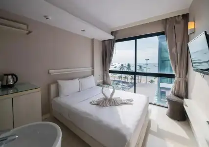 Serenotel Pattaya Beach Front - 71