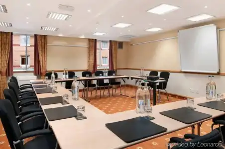 DoubleTree by Hilton Bristol North - 11