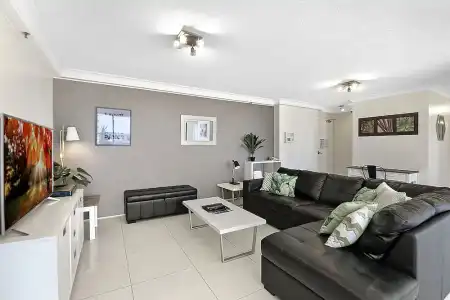 Surfers Century Oceanside Apartments - 229
