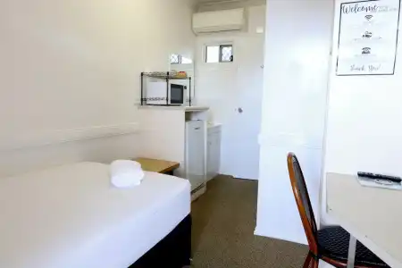 Park Avenue Motel - 24