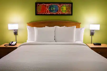Sonesta Simply Suites Phoenix Scottsdale - 35