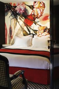 Hôtel du Petit Moulin, Haute Couture by Lacroix - 43