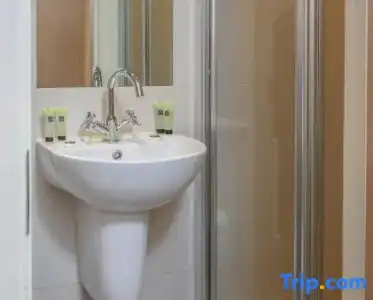 Queensway Sure Collection By Best Western - 66