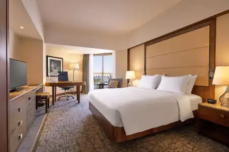 Ramses Hilton - 12