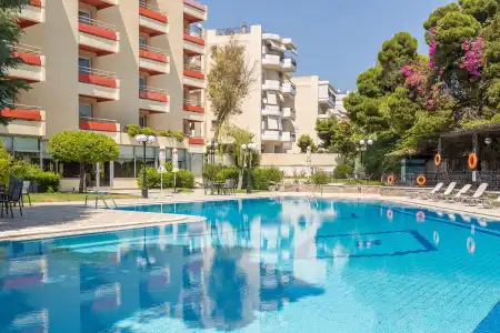 Oasis Apartments - 8