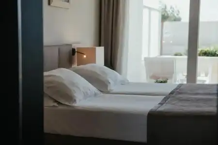 Romana Beach Apartments - 31