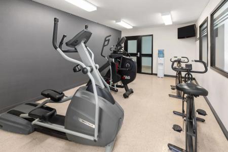 Super 8 by Wyndham Trois-Rivieres - 21