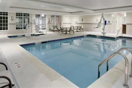 Hampton Inn and Suites Manchester - 11