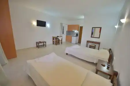 Reina Apartments - 0
