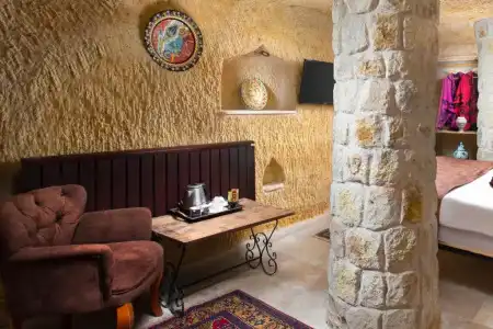 Romantic Cave - 128