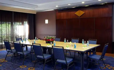 Courtyard by Marriott Los Angeles LAX/Century Boulevard - 25