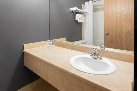 Super 8 by Wyndham Trois-Rivieres - 33