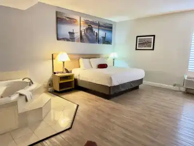Days Inn & Suites by Wyndham Lakeland - 109