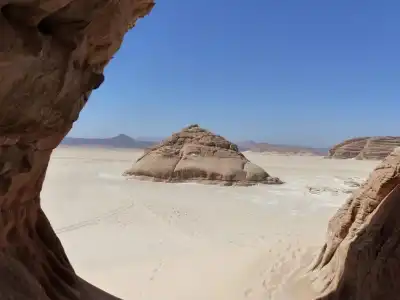 Think Love on Red Sea - 0