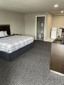 Royal Inn Eugene - 14