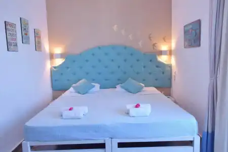 Vasia Boulevard (Adults Only) - 3