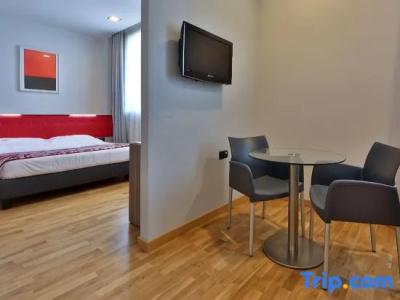 Best Western Falck Village - 77