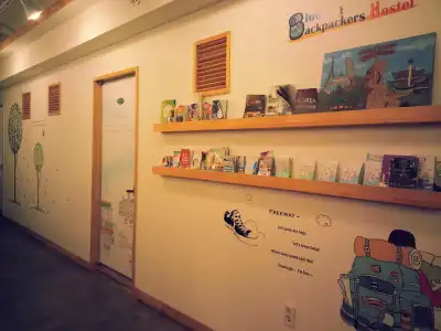 Blue Backpackers Hostel - 9