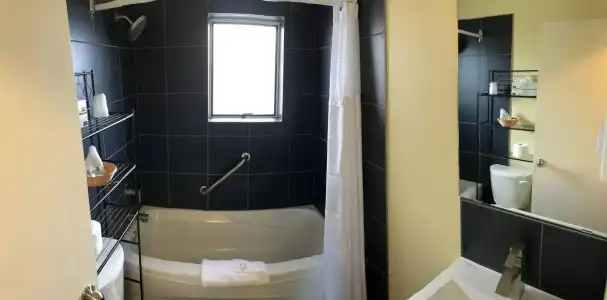 The Port-O-Call Inn & Suites - 6