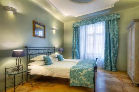 Black Star Suites - 55