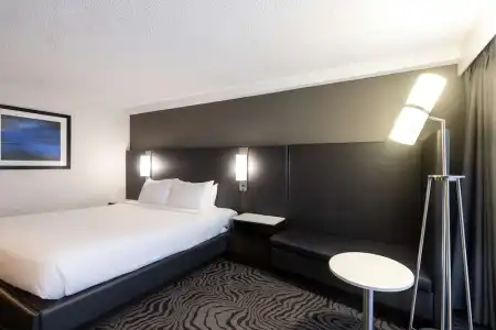 DoubleTree by Hilton Calgary North - 49
