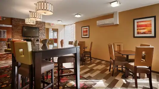 Best Western Luxbury Inn Fort Wayne - 25