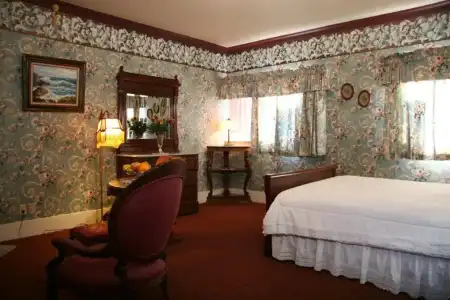 Martine Inn - 55