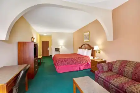 Days Inn & Suites by Wyndham Louisville SW - 19