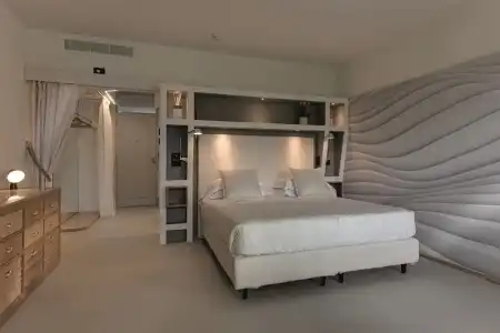 Augustus & Resort - 60