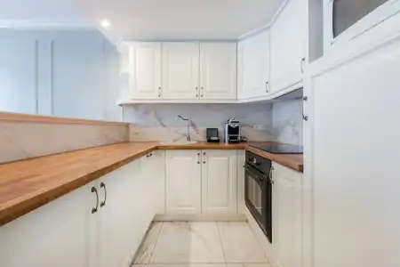 Queen's Court & Residence - 224