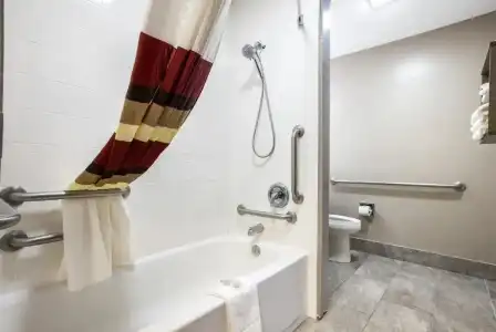 Red Roof Inn PLUS+ & Suites Savannah - I-95 - 43