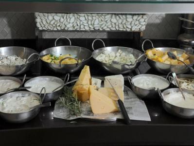 West All Suites - 9