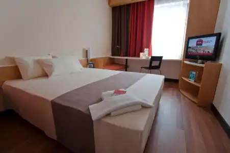Ibis Sofia Airport - 37