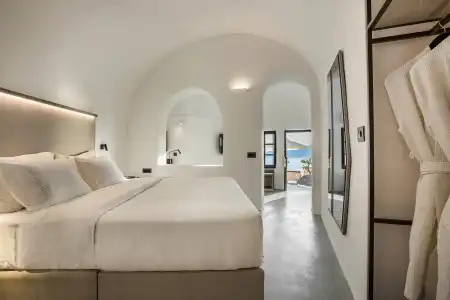 Sun Rocks Boutique | Caldera View Suites & Sunset Dining Experience - 22